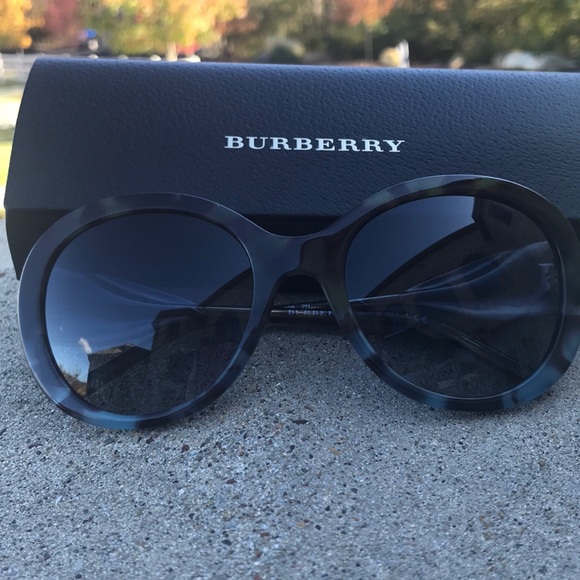 Burberry Accessories - 🖤Burberry Havana’s 🖤